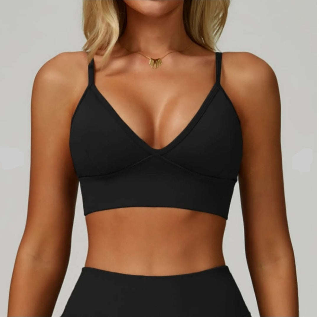 Black Seamless V - Sports Bra